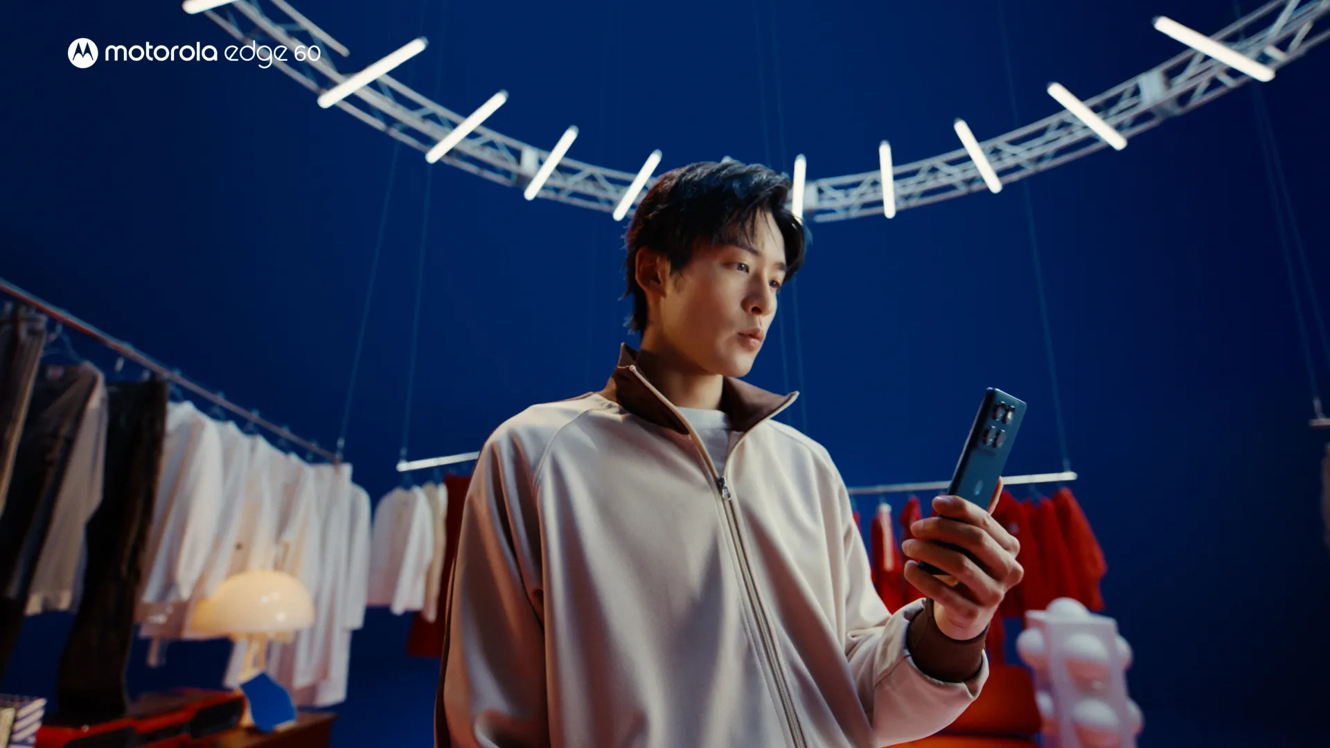 motorola edge 60「パーティーで着る服」編３０秒